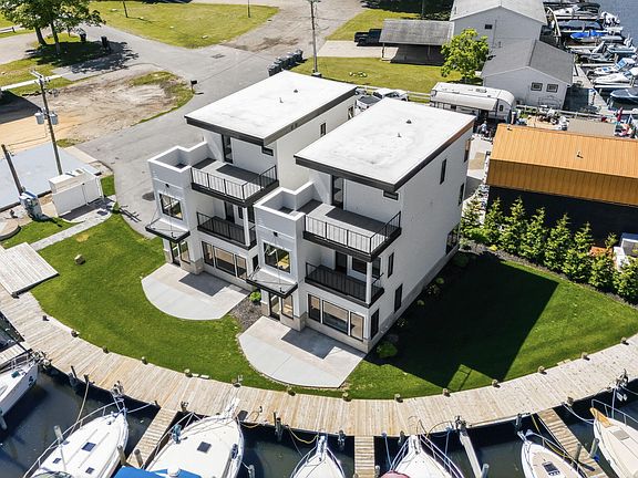 3rd image of 1 N Bailey Ave #1