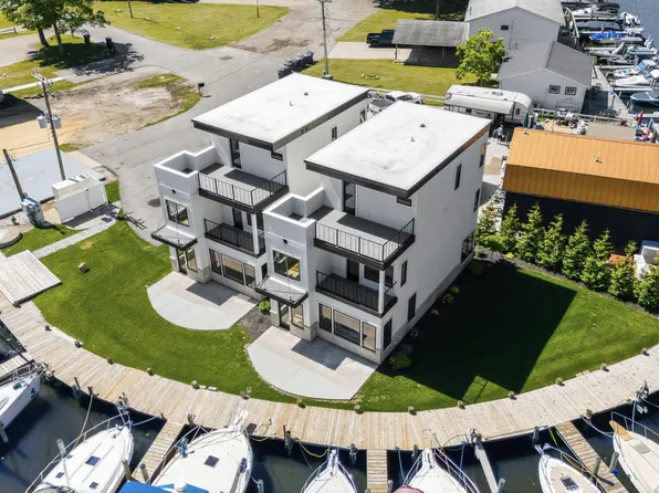 1 N Bailey Ave #1, South Haven, MI 49090