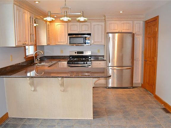 5th image of 109 Mullen St