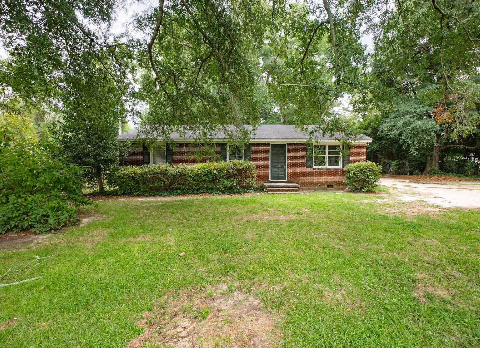 3 bed, 1.0 bath, 1372 sqft, $1,350 — Photo 2