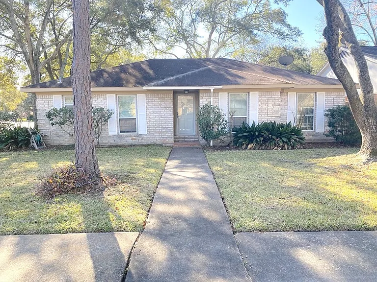 22303 N Fork Dr — Photo 2