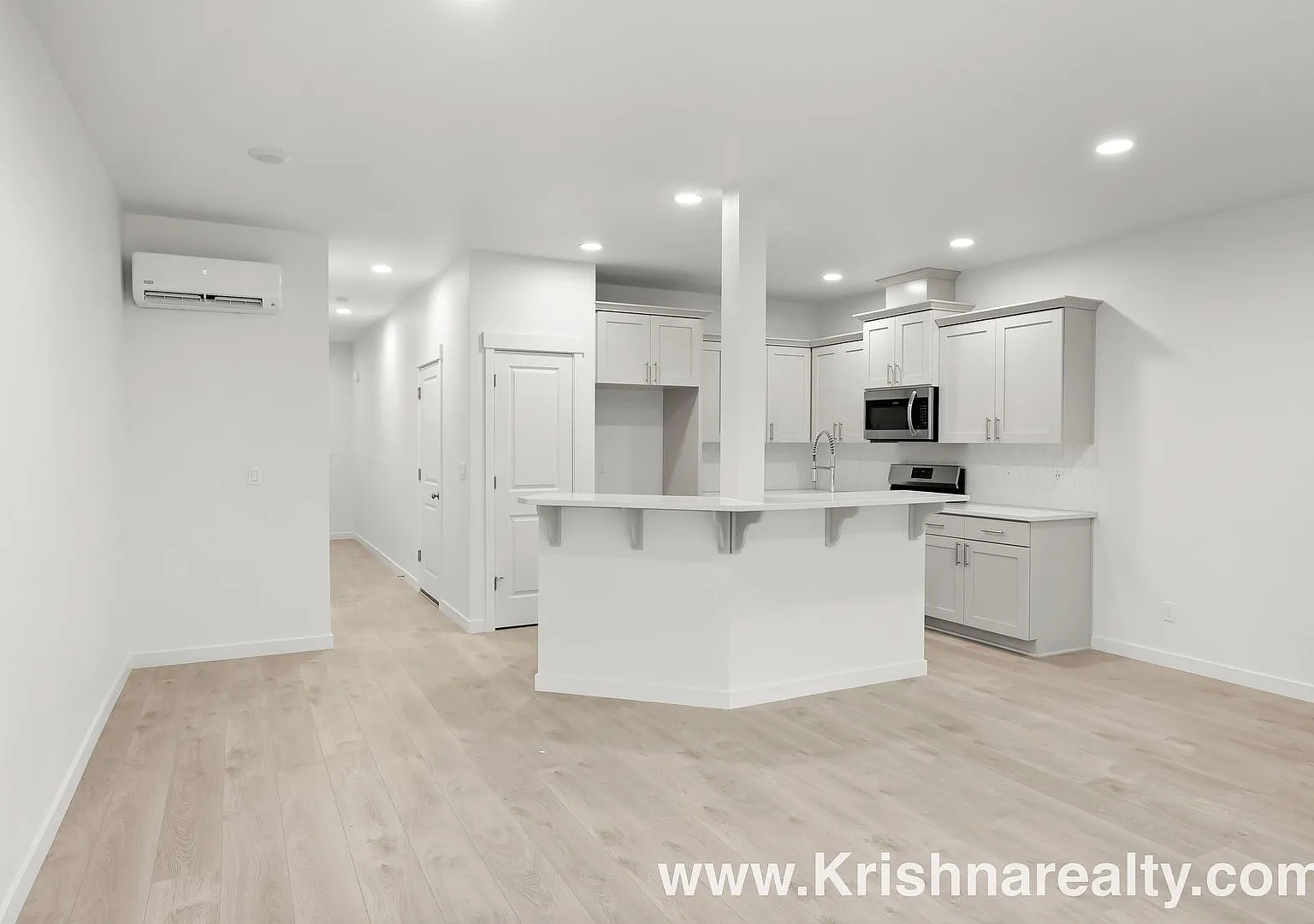 Beautiful Modern 2021 Built | 3bd| 2.5 Ba | Townhome In Laurel Woods Community! — Photo 3