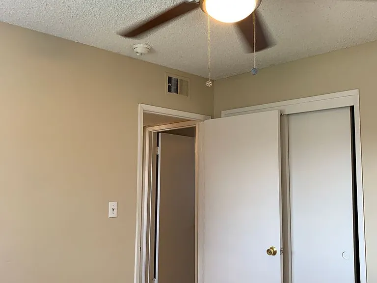 Micheli Court Apartments — Photo 11