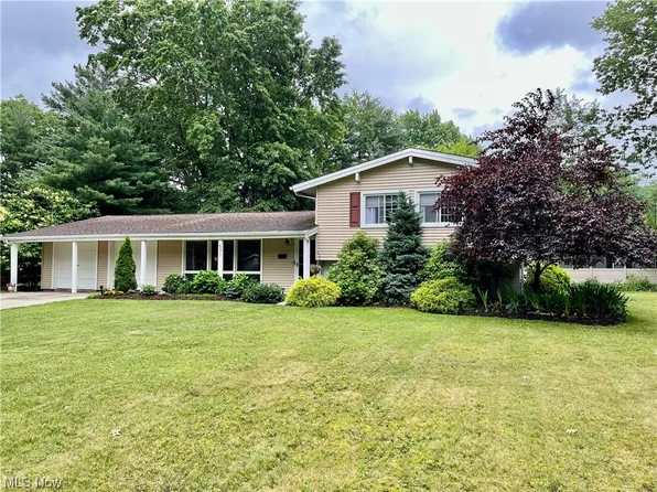577 Edinborough Dr, Bay Village, OH 44140
