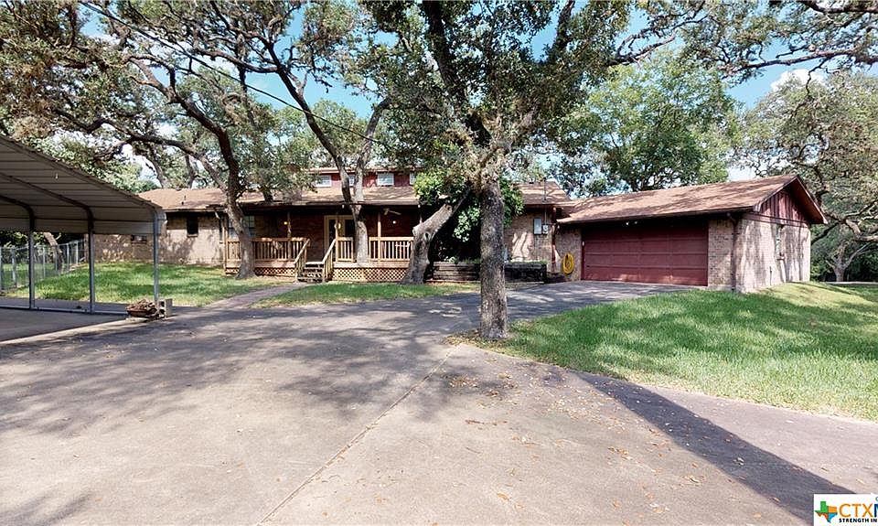 1st image of 300 Camino Dr