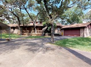 300 Camino Dr, Victoria, TX 77905