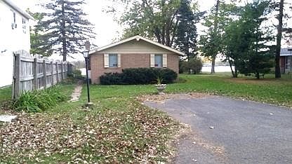 1st image of 100 Lakeside Dr