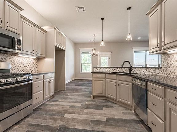 4th image of 13908 Hutchinson Pl