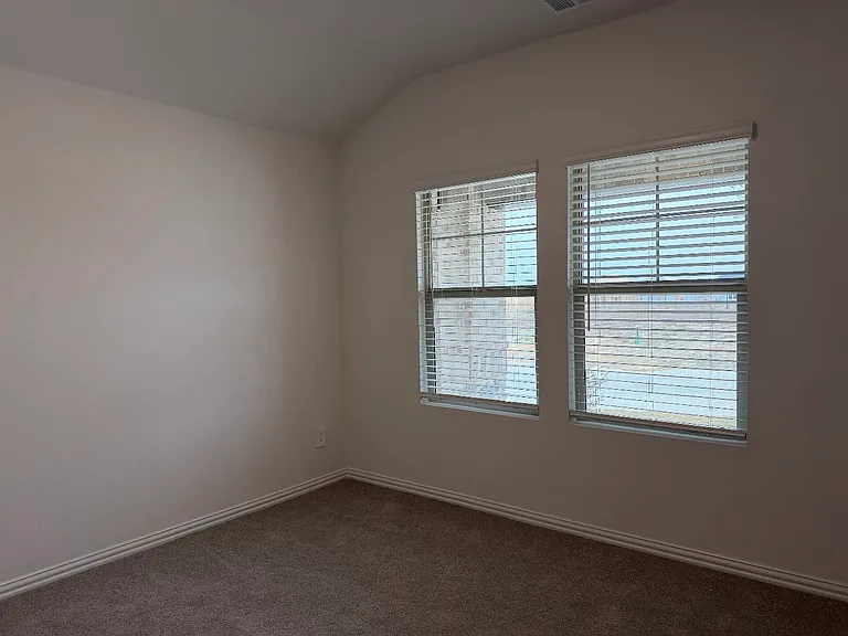 716 Edgehurst Dr — Photo 2