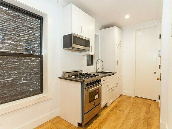 2nd image of 335 E 65th St APT 4A