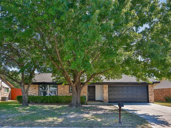 1104 Kent Dr, Gainesville, TX 76240