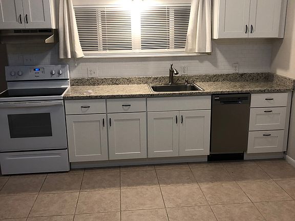 3rd image of 621 Howard Pl #A