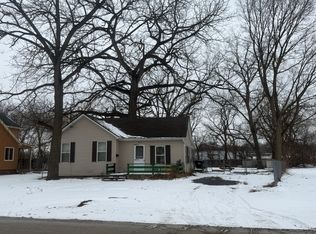 907 Center St, McHenry, IL 60050