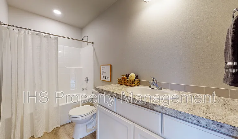 2513 E Helena St #A — Photo 6