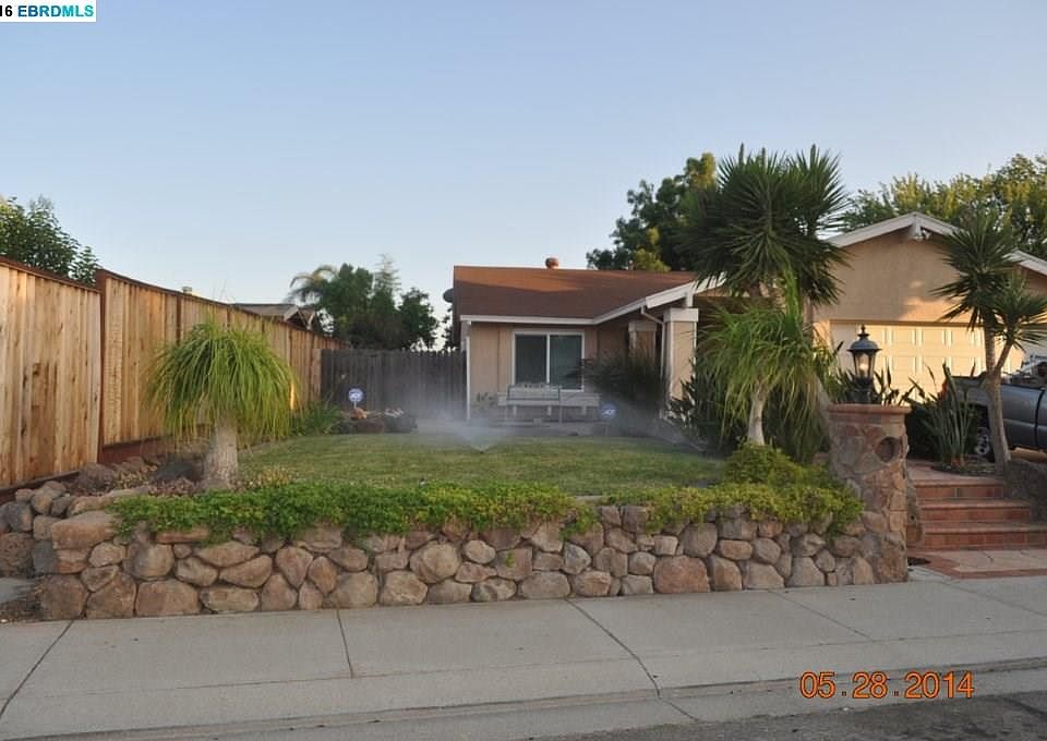 1st image of 220 Yosemite Dr