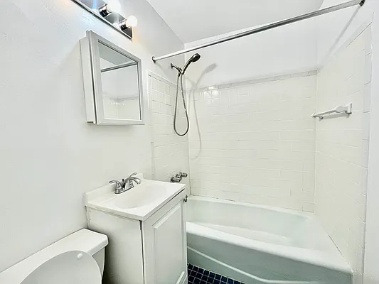 Rented by HOLTON REAL ESTATE INC. | media 11