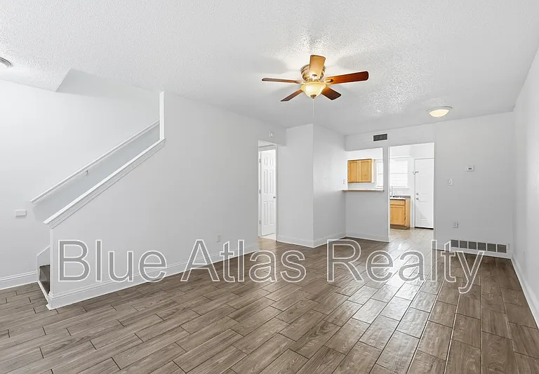 2713 Wimbledon Ct #C — Photo 2