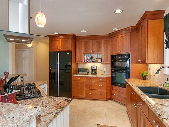 4th image of 3568 Bancroft St