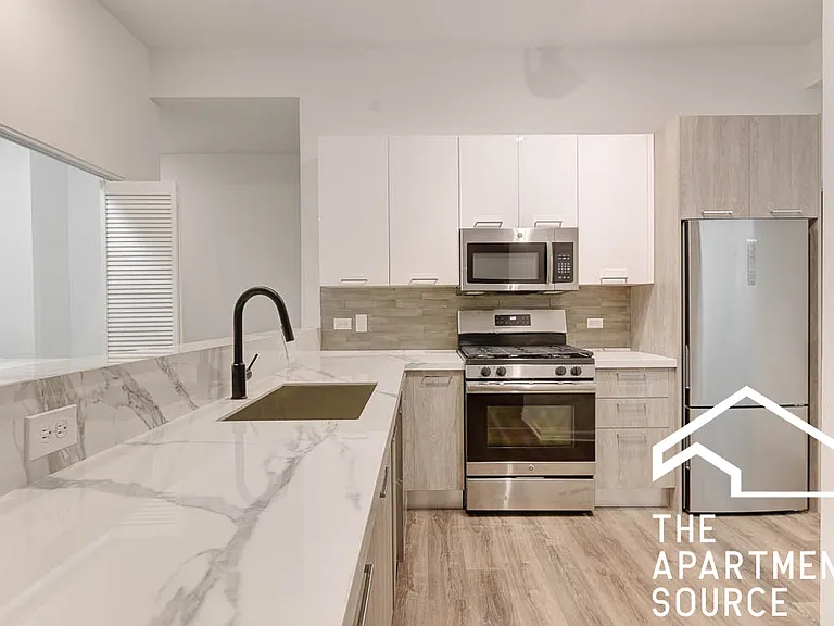 2450 S Wabash Ave #1 — Photo 1