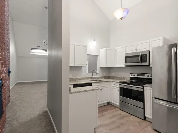 31 Elizabeth St APT 303, Worcester, MA 01605