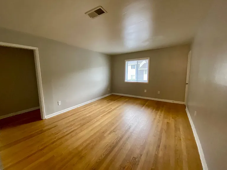 Oak Pointe Apartments — Photo 17