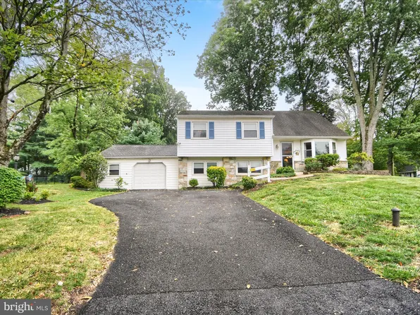 200 Cornwall Dr, Chalfont, PA 18914