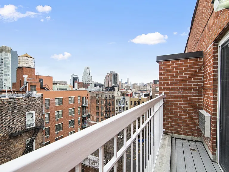 99 Suffolk St #8A — Photo 1