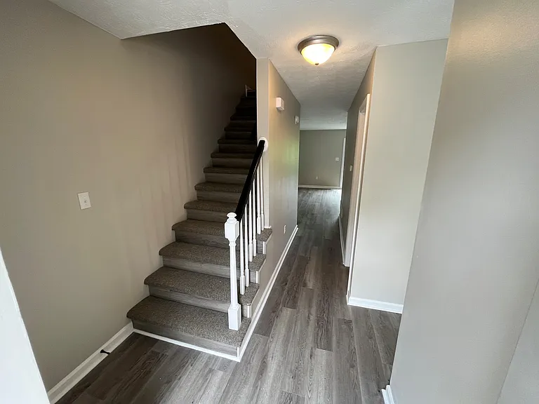 112 Lakeview Dr — Photo 3