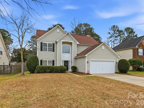 9832 Ashburton Dr, Charlotte, NC 28216