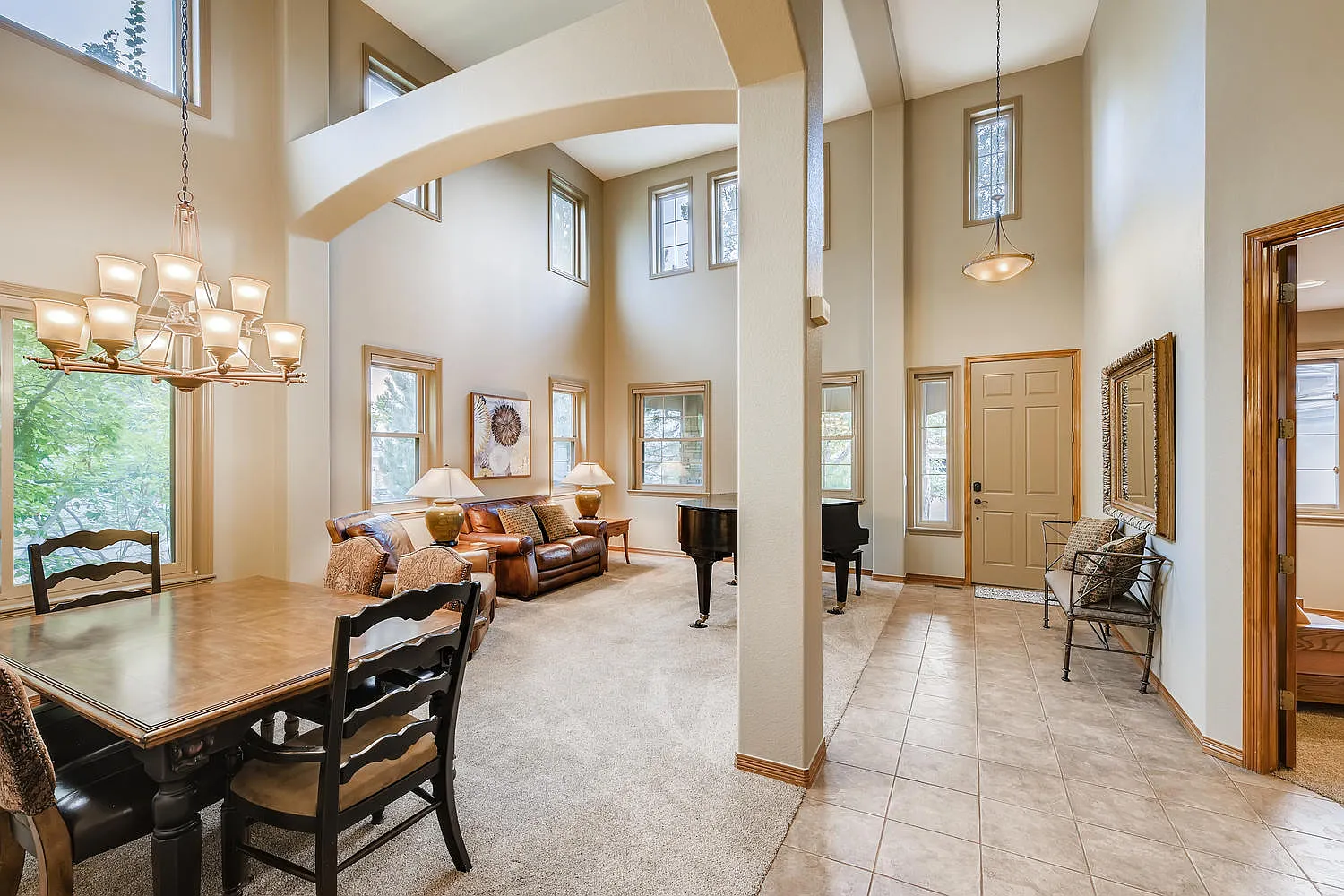 4 bed, 3282 sqft, $6,000 — Photo 2