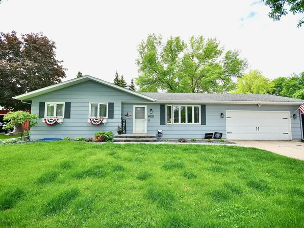 1544 22nd Ave S, Fargo, ND 58103