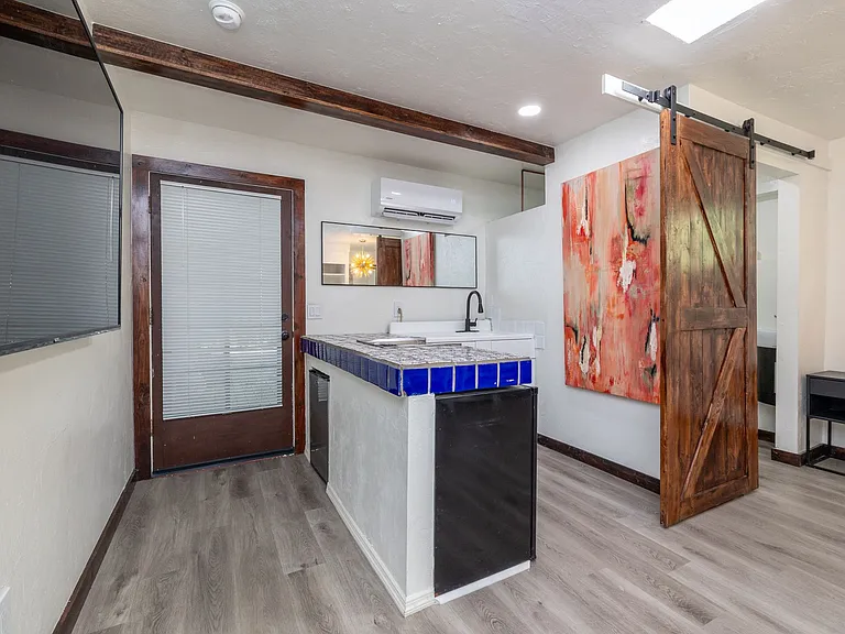 239 N Warren Ave — Photo 11