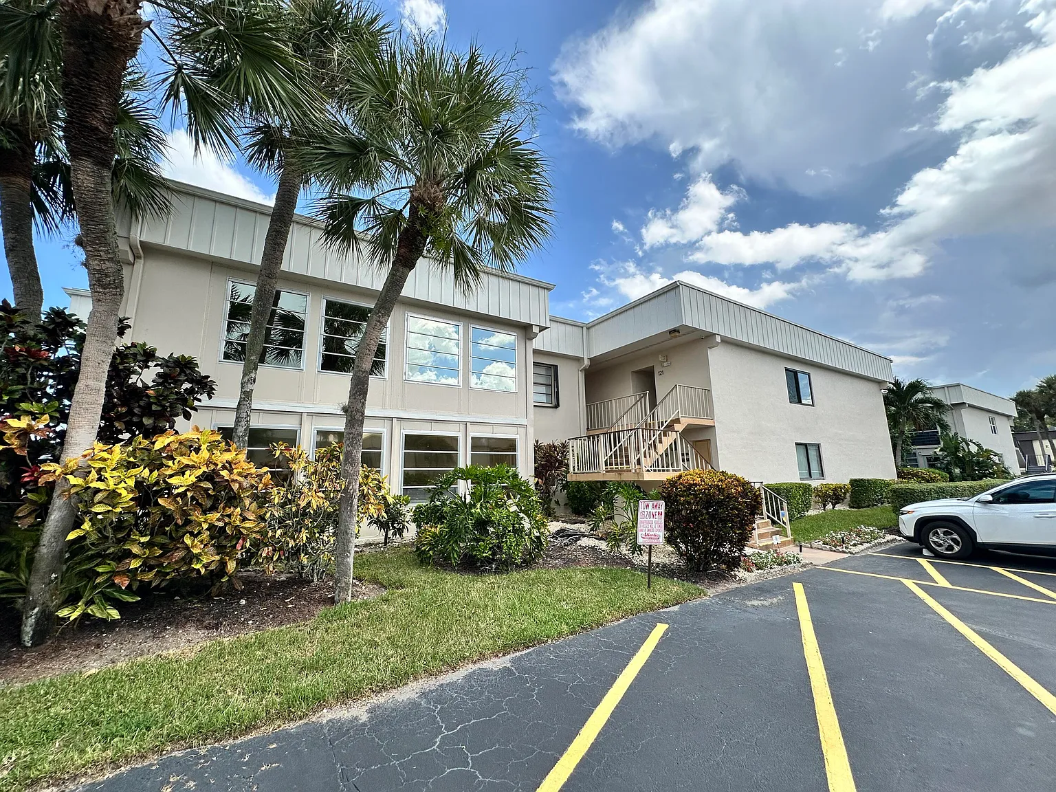 1 bed, 1.5 bath, 795 sqft, $1,400 — Photo 2