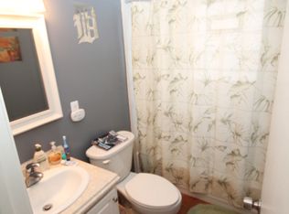20492 Roscommon St, Harper Woods, MI 48225