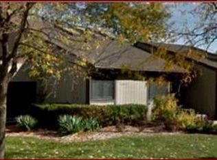 2196 Carriage Hill Rd, Lisle, IL 60532