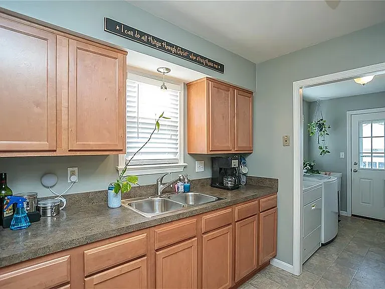 1008 Dartmoor Ave — Photo 7