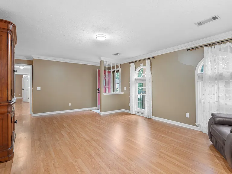 105 Walnut Ct — Photo 6