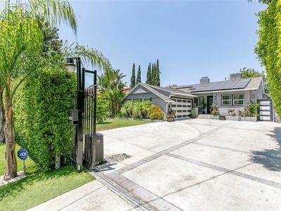 15409 Wyandotte St, Van Nuys, CA, 91406