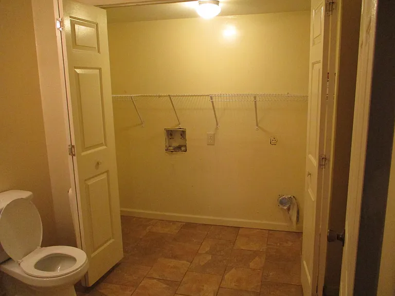 933 Fairborn Cir — Photo 14