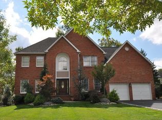 23 Sonia Ct, Edison, NJ 08820