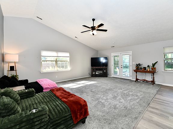 5th image of 391 Longfellow Ct
