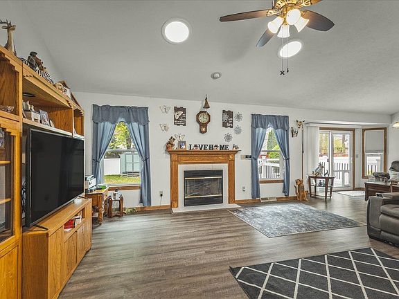 5th image of 7396 Countryshire Ln