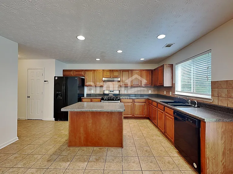 2641 Farmstead Ct — Photo 3