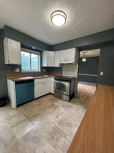 4 bed, 1900 sqft, $2,500 — Photo 3