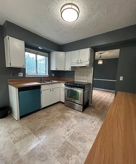 3170 E Lake Lansing Rd — Photo 3