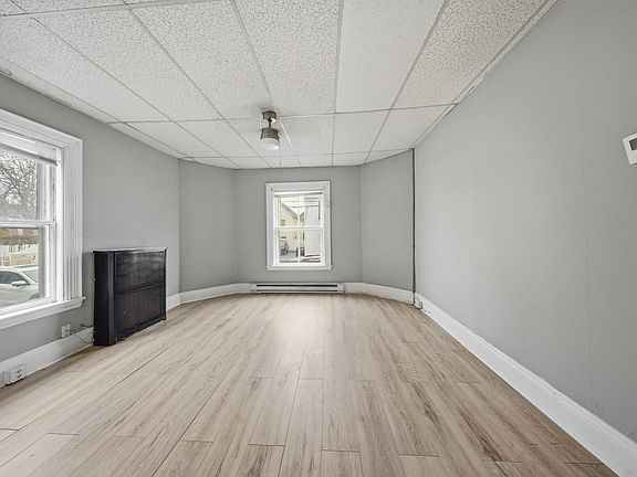 4th image of 70 Pleasant St