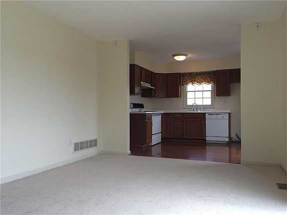 4th image of 117 Saddlebrook Ln