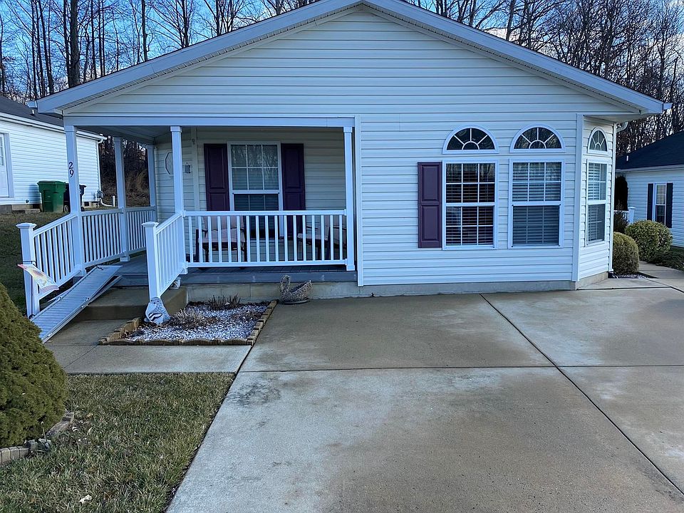 Exterior Image-1-Ritz-Craft Cinnamon Woods