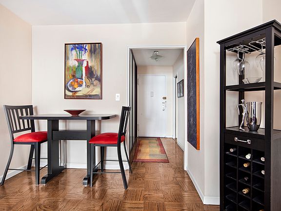 2nd image of 165 W 66th St APT 5L