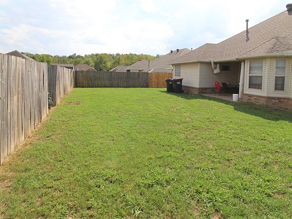 3rd image of 4547 Sadie St